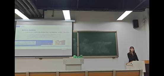 房间里的电视中度可信度描述已自动生成